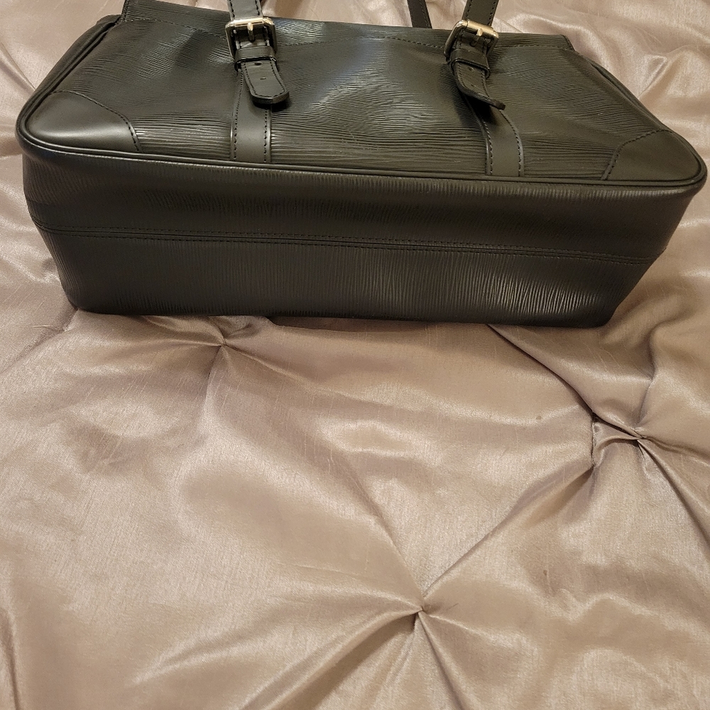 Reduced! Louis Vuitton Black Epi Segur MM Satchel - Picture 5 of 14
